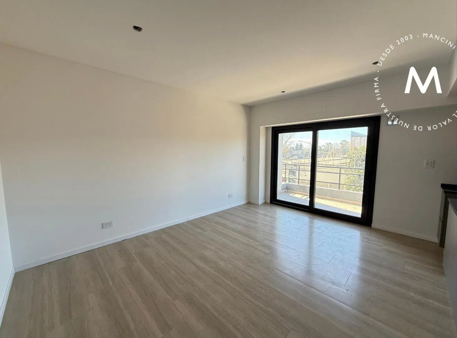 Local comercial en venta a estrenar - San Martín 3