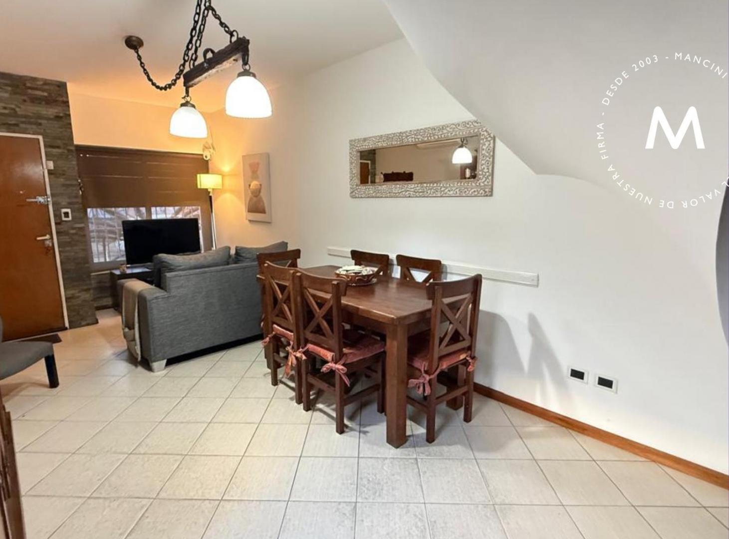 Foto de APTO CRÉDITO - Duplex en venta de 4 ambientes con patio y cochera, imagen 1
