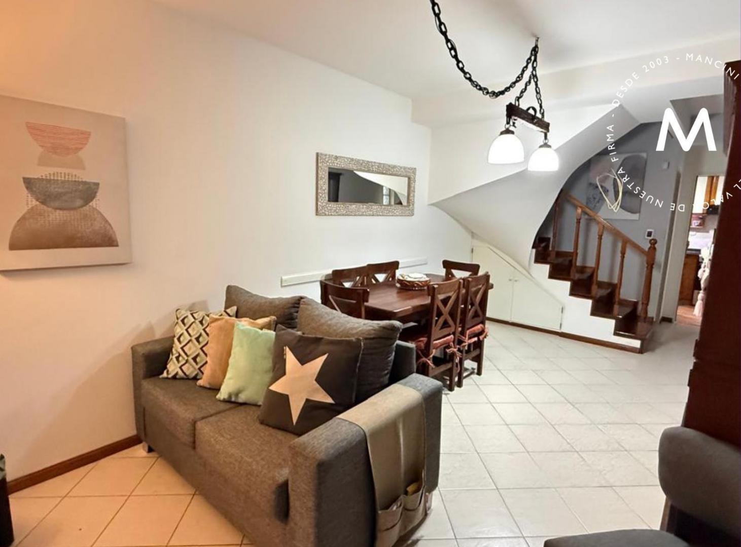 Foto de APTO CRÉDITO - Duplex en venta de 4 ambientes con patio y cochera, imagen 2