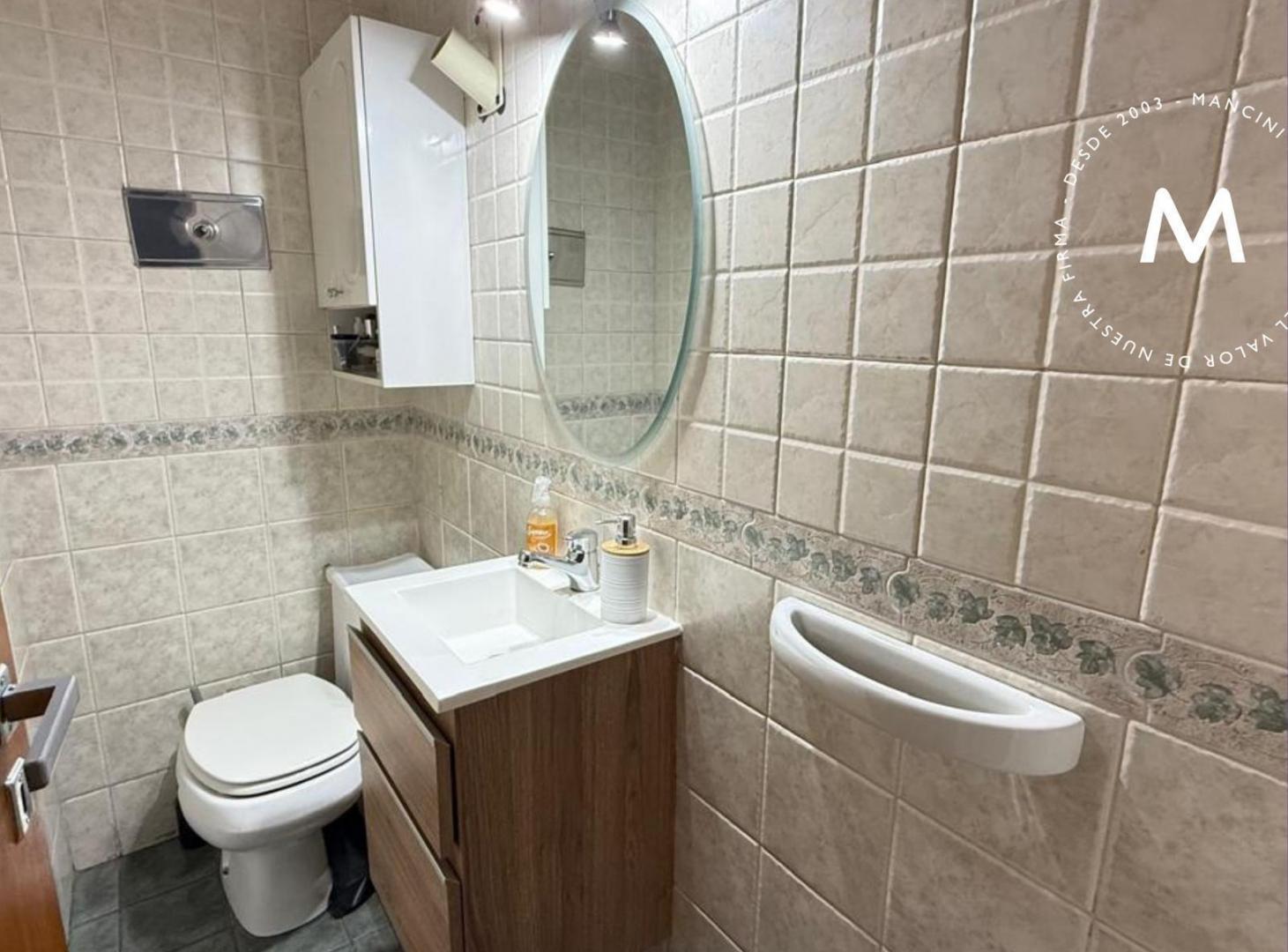 Foto de APTO CRÉDITO - Duplex en venta de 4 ambientes con patio y cochera, imagen 5