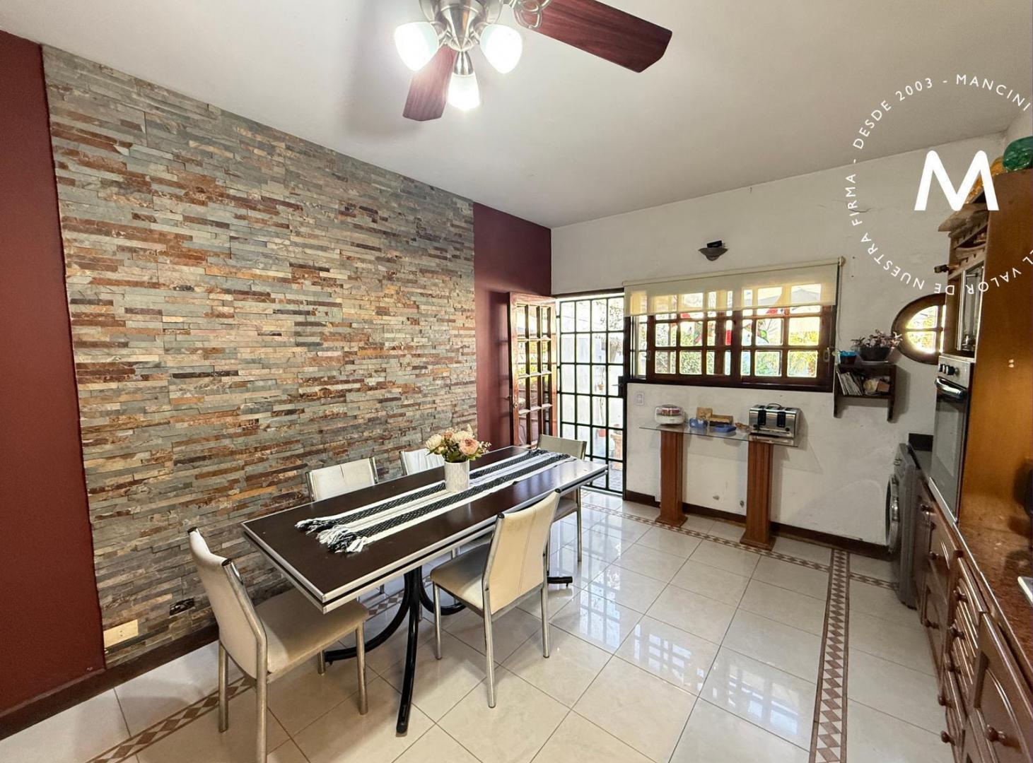 Foto de APTO CRÉDITO - Duplex en venta de 4 ambientes con cochera y jardín, imagen 4