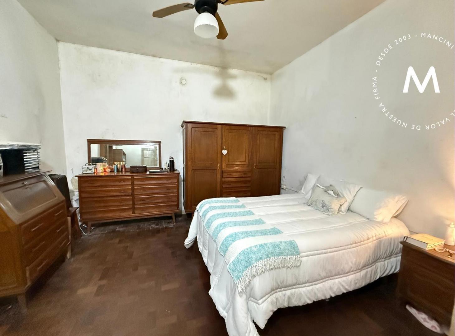 Foto de Venta en block - 2 departamentos de 2 y 3 ambientes con patio y local, imagen 4