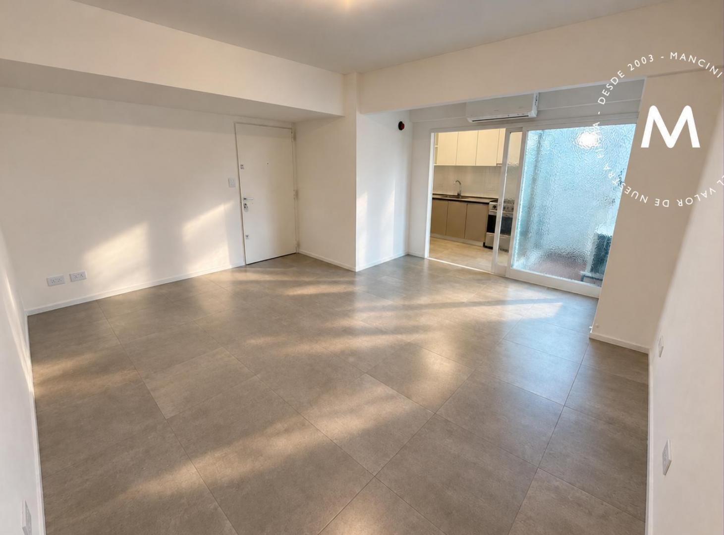 Foto de Departamento en venta de 2 ambientes con balcón y baulera - Villa, imagen 2