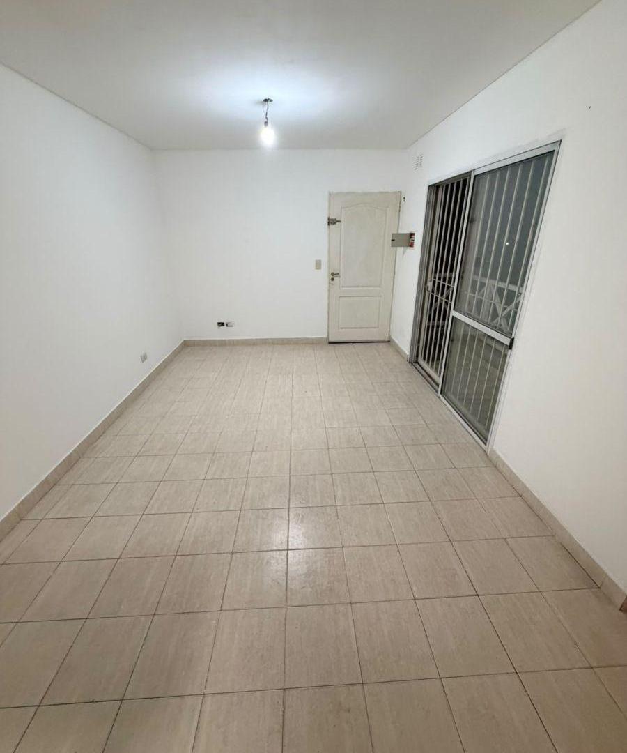 Foto de VENTA EN RAMOS MEJÍA – 2 AMBIENTES CON BALCÓN, PARRILLA Y COCHERA, imagen 1