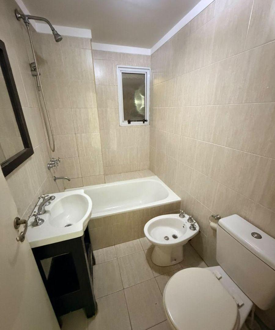Foto de VENTA EN RAMOS MEJÍA – 2 AMBIENTES CON BALCÓN, PARRILLA Y COCHERA, imagen 5