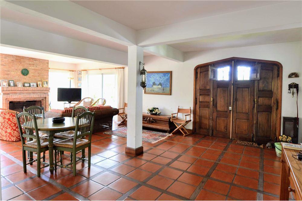 Venta Importante Casa en Carilo 4