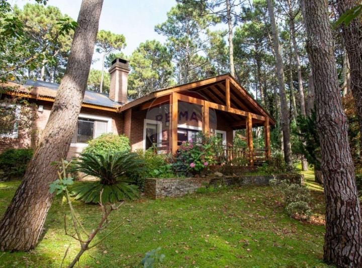 CASA EN VENTA MAR DE LAS PAMPAS - GARAGE Y PISCINA 3
