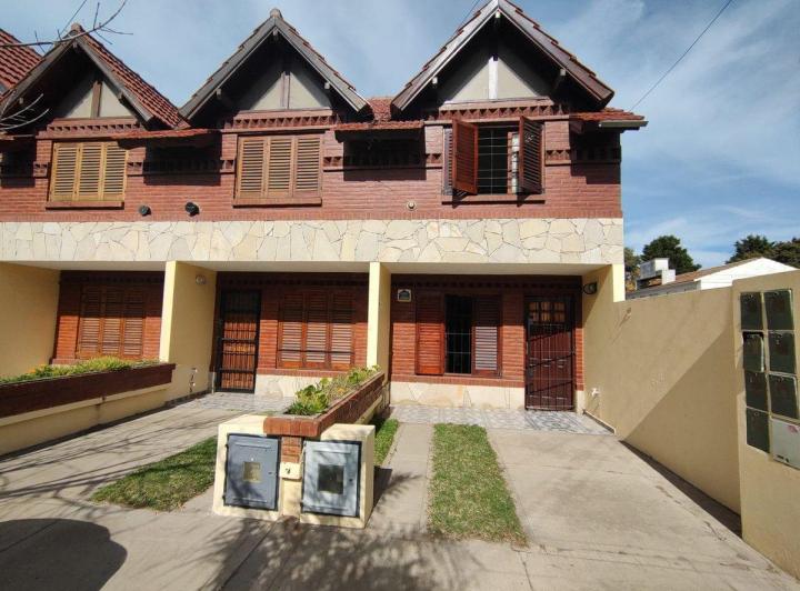 VENTA Triplex 4 ambientes con cochera Costa Azul 2