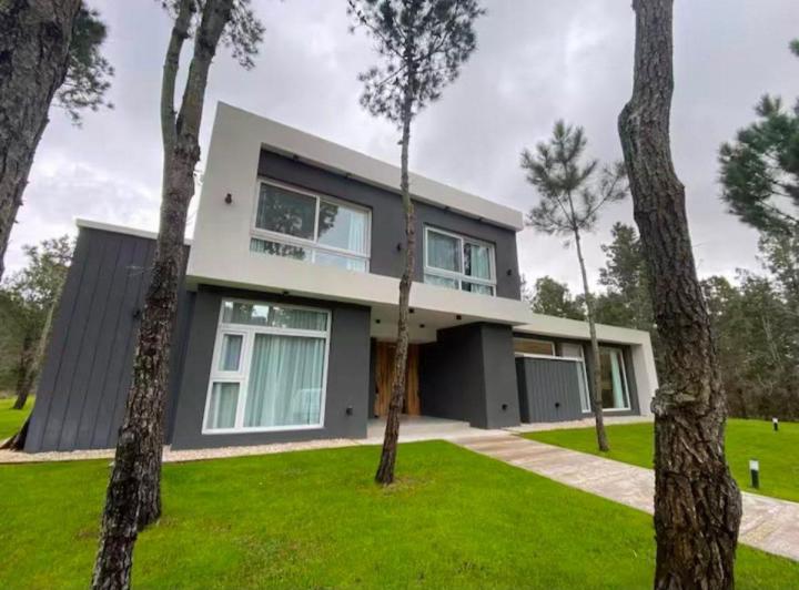 VENTA CASA VILLAROBLES BARRIO ALBATROS 3