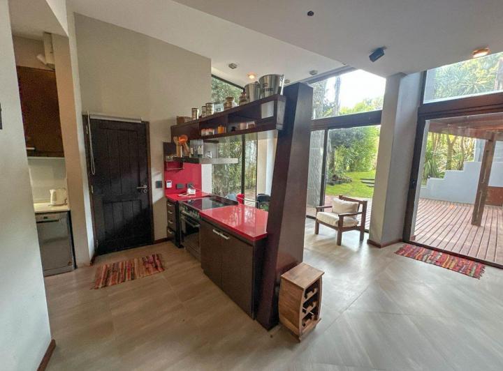 Venta moderna casa Mar de las Pampas 200 mts mar 5