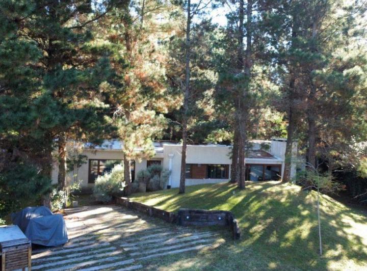 VENTA CASA COSTA ESMERALDA - FONDO LIBRE Y PISCINA 4