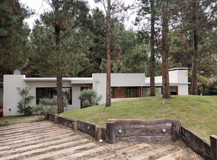 VENTA CASA COSTA ESMERALDA - FONDO LIBRE Y PISCINA 5