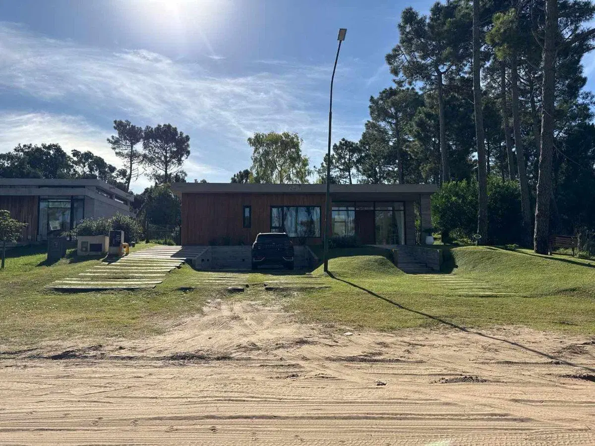 Casa en Venta en PINAMAR Barrio Álamos 5 ambientes 4