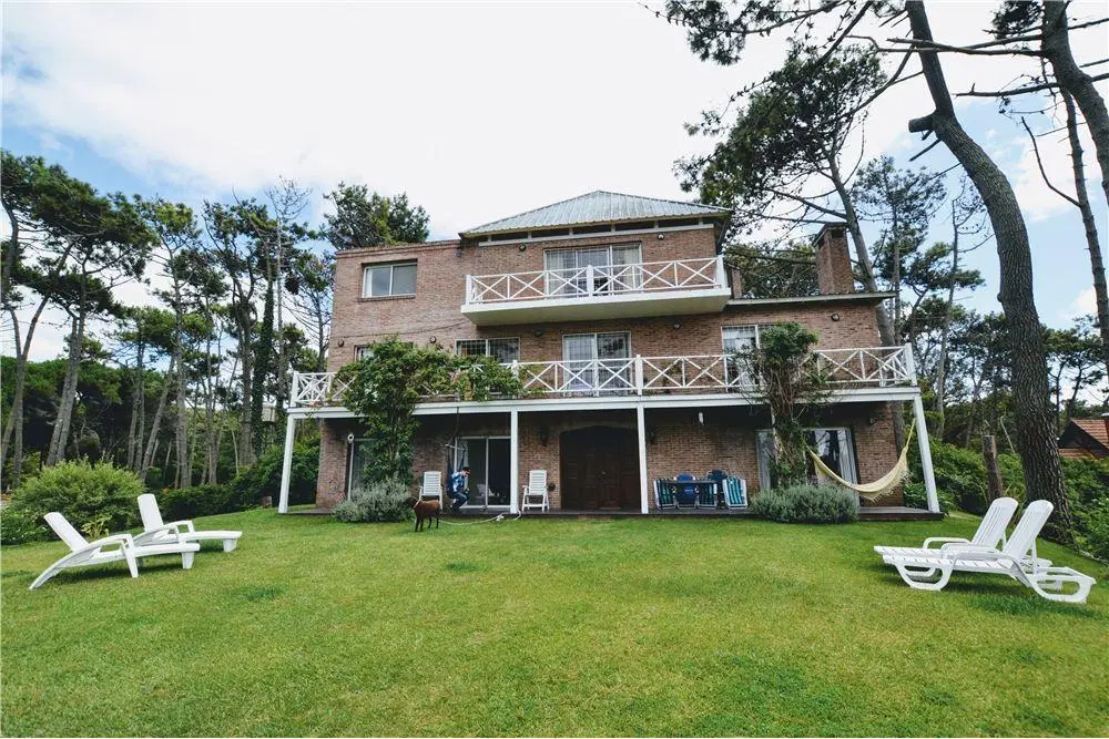 Venta Importante Casa en Carilo 3