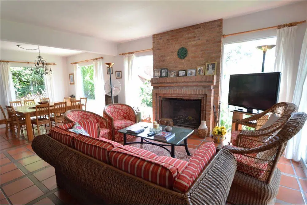 Venta Importante Casa en Carilo 2
