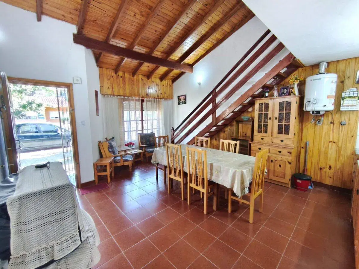 CASA VENTA EN SANTA TERESITA CON LOTE 4