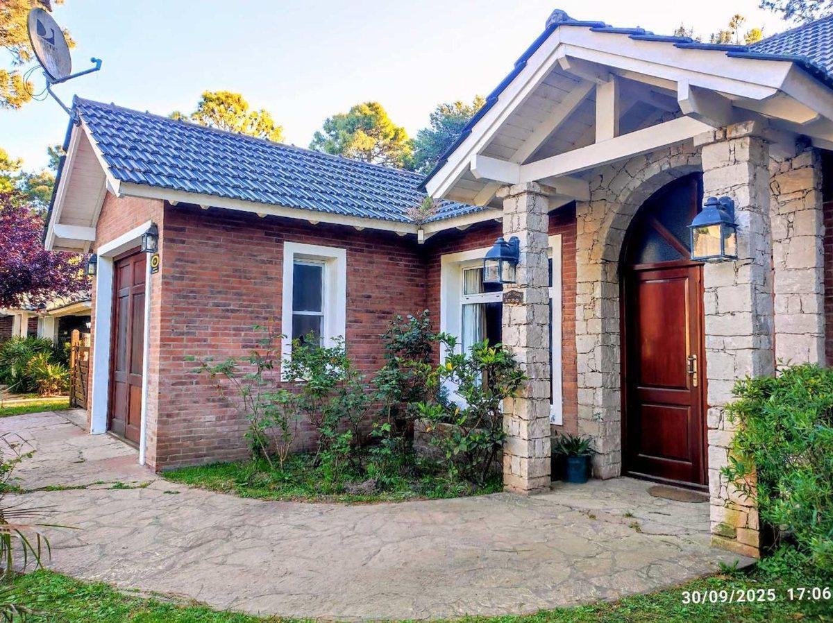 Venta Casa 5 ambientes Pinamar con garaje quincho
