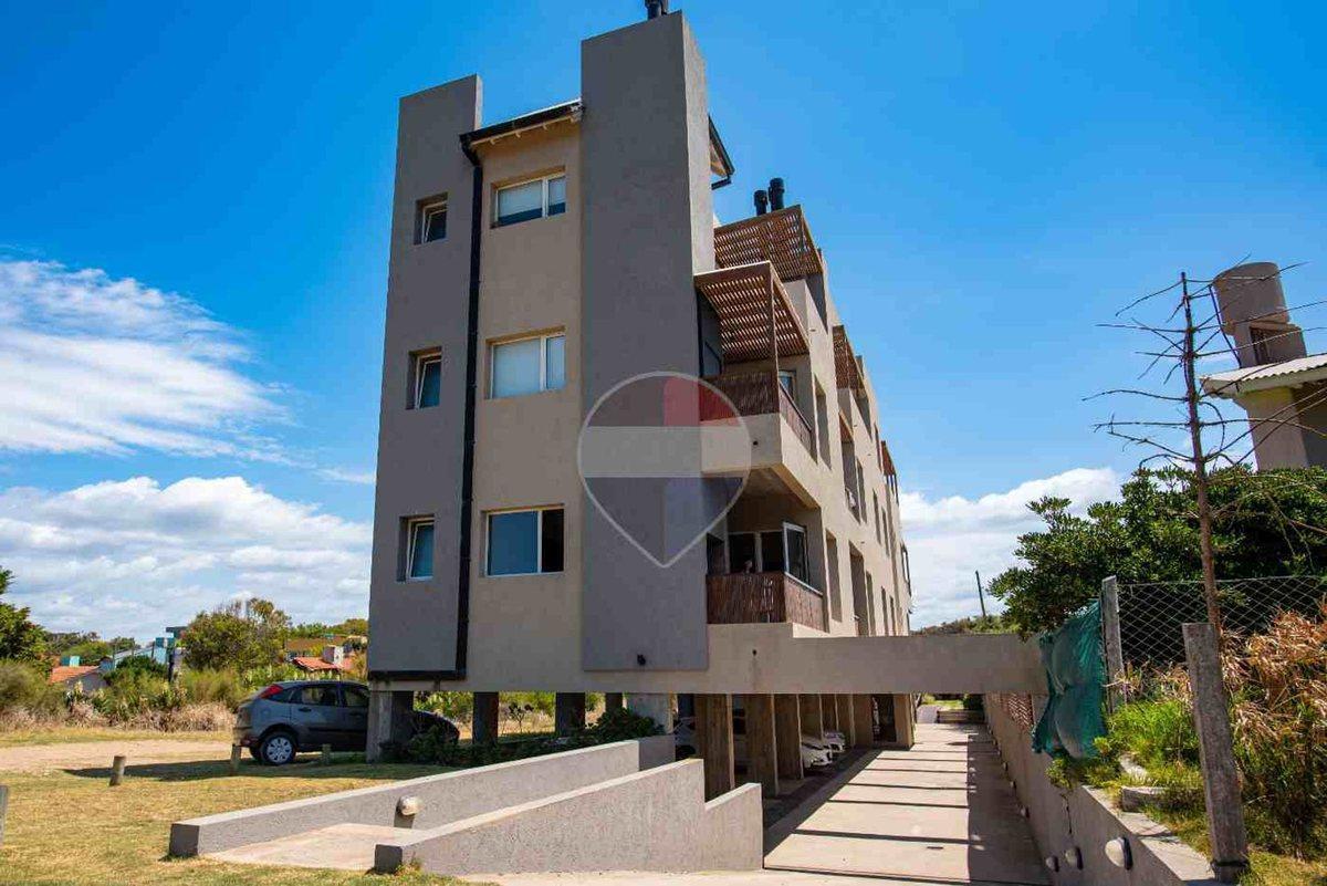 DEPARTAMENTO EN VENTA OSTENDE VISTA AL MAR COCHERA