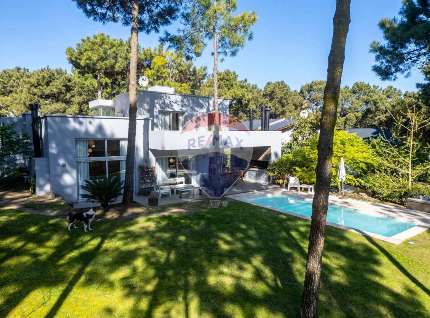 Vendo Casa en Pinamar 4 ambientes con pileta 4
