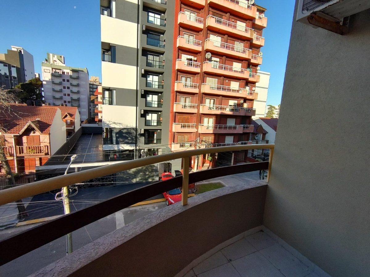 VENTA DEPARTAMENTO MONOAMBIENTE, COCHERA Y BALCON