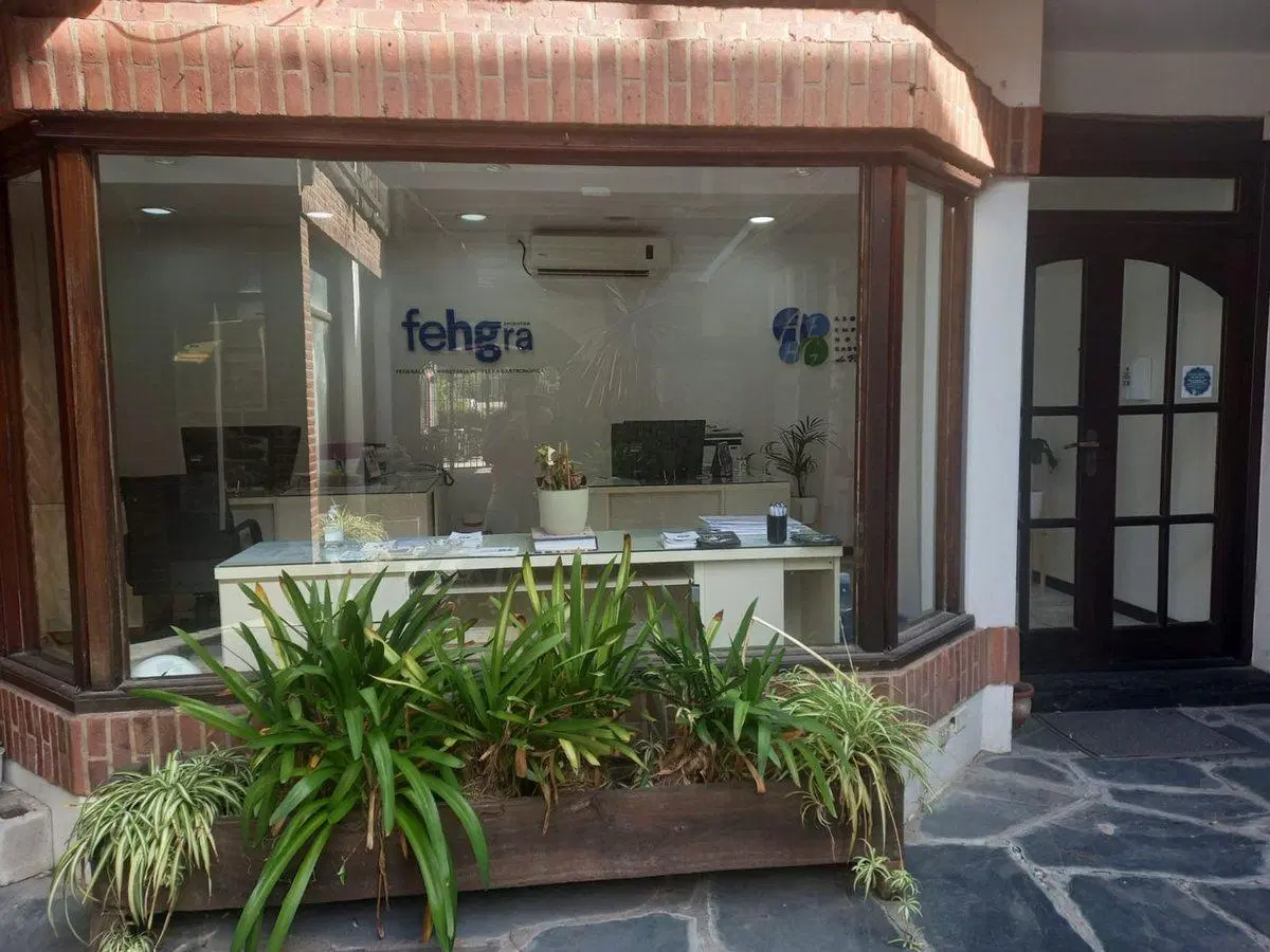 Venta local comercial  Pinamar centro 3
