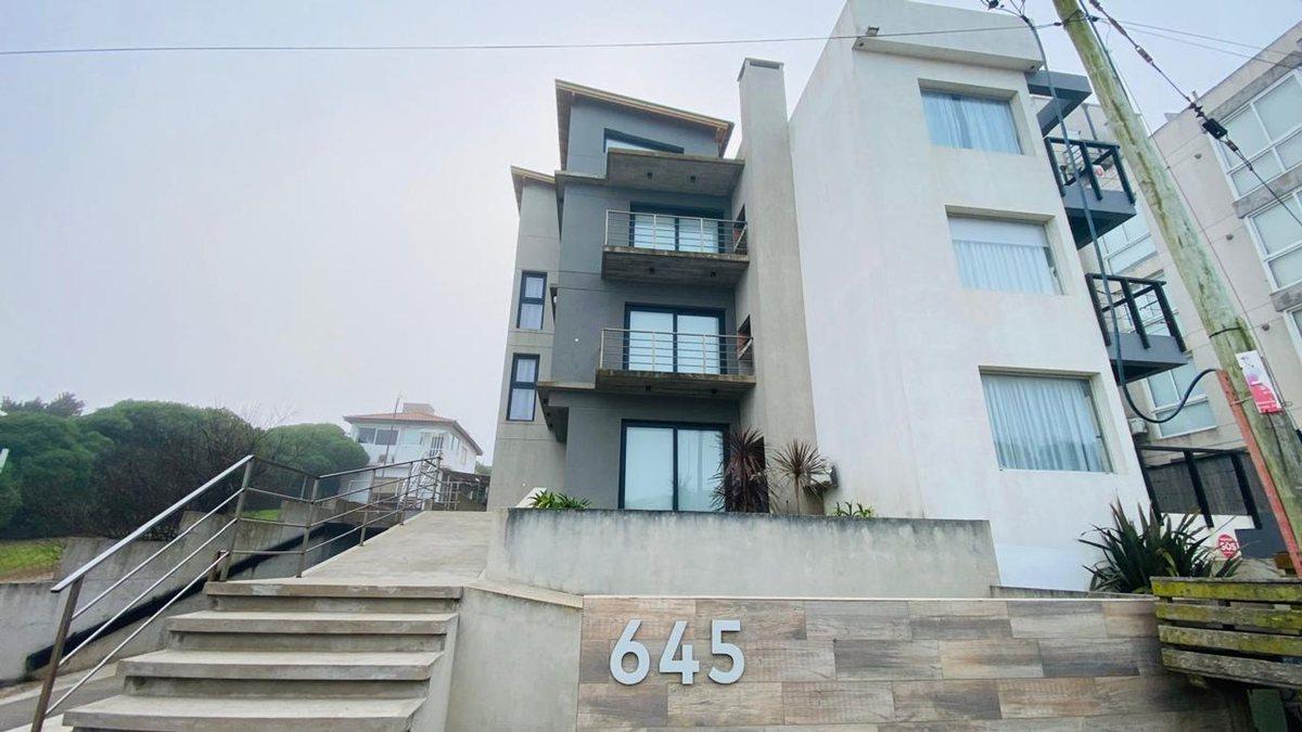Venta departamento dos ambientes frente al mar
