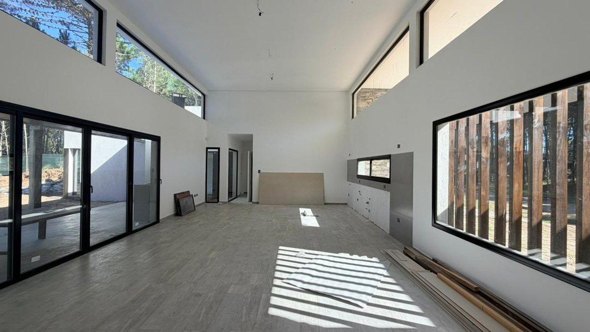 Venta casa Pinamar  Estrenar 5 amb. Barrio Alamos