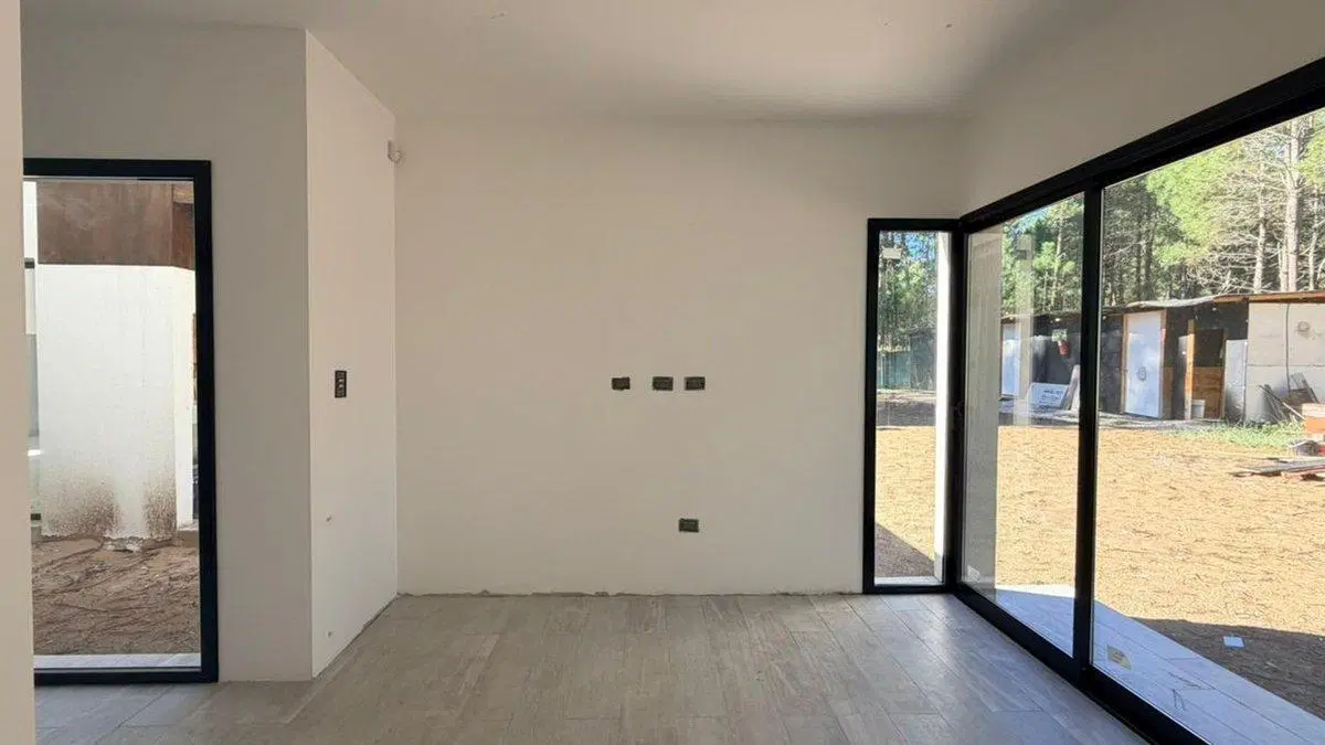 Venta casa Pinamar  Estrenar 5 amb. Barrio Alamos 4