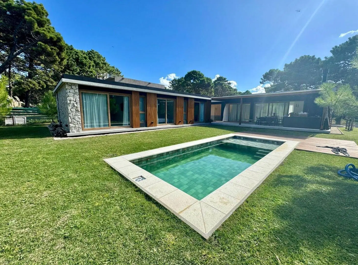 VENTA CASA 4 AMBIENTES BARRIO PIONEROS 4