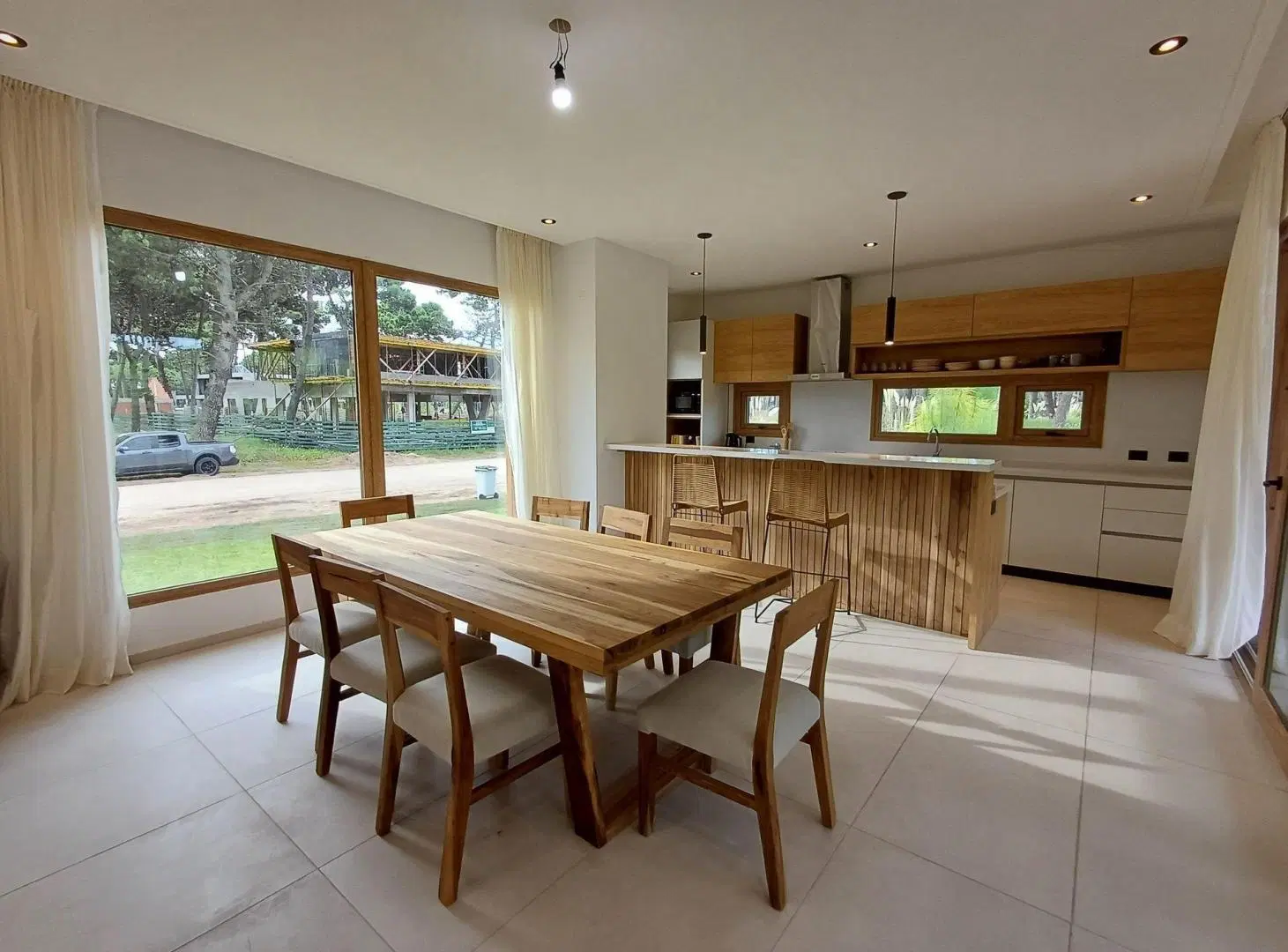 VENTA CASA 4 AMBIENTES BARRIO PIONEROS 3
