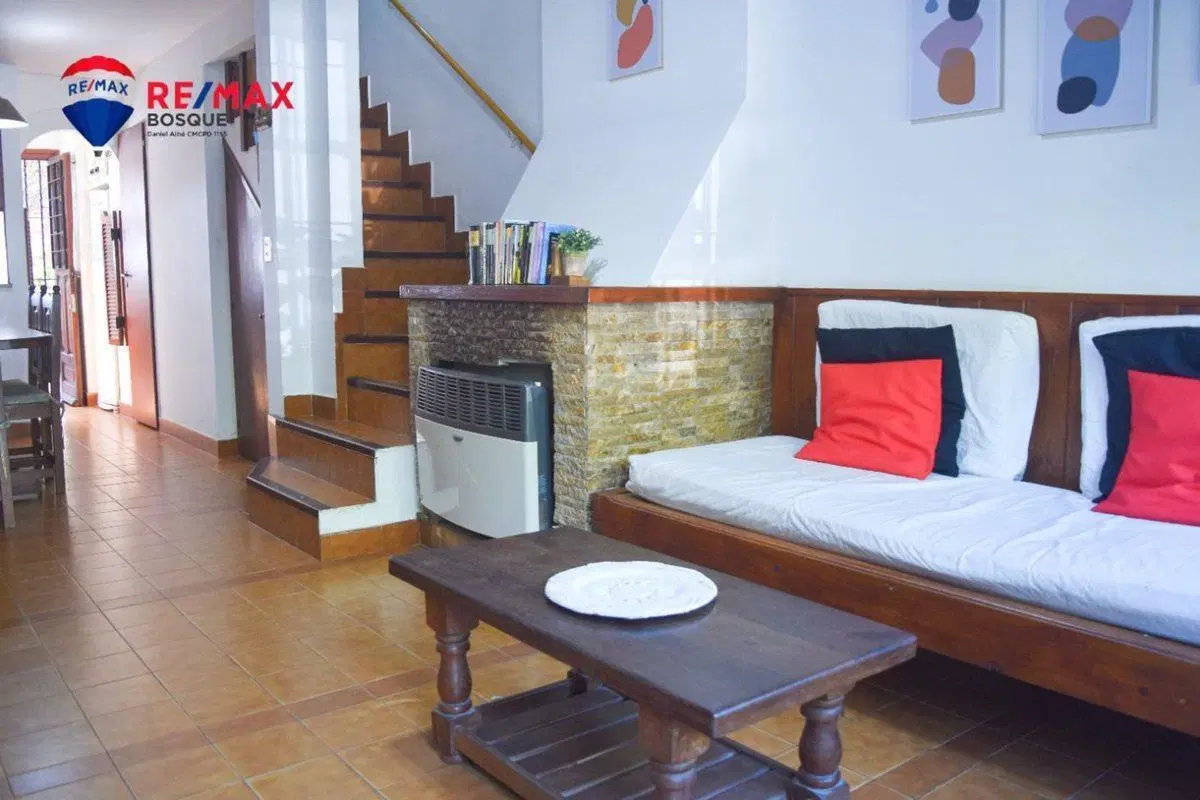 Venta de TRIPLEX  en Pinamar a una cuadra del mar 3