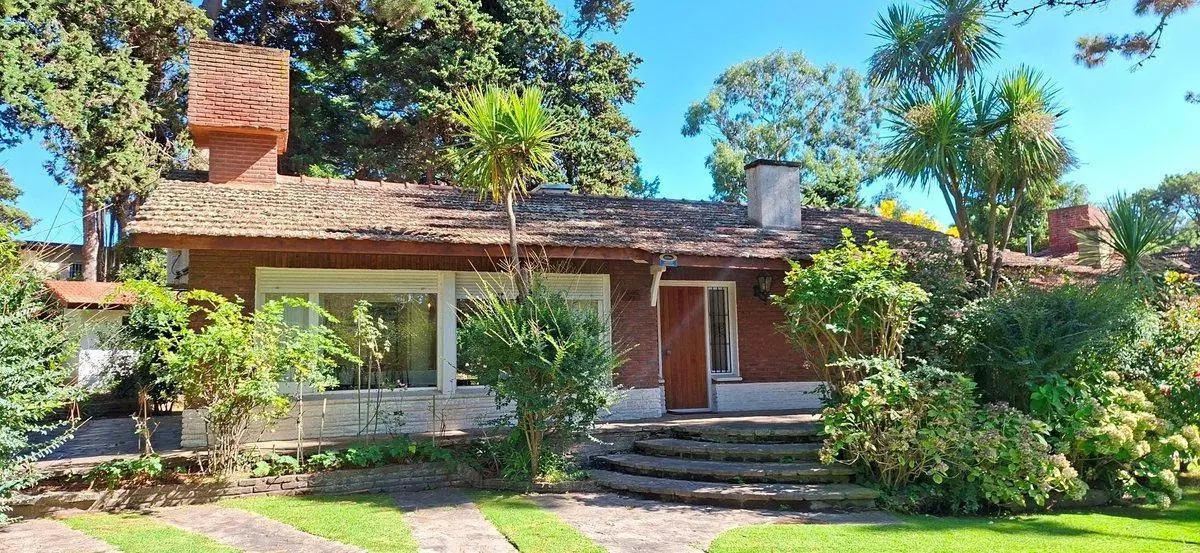 Casa a la venta en Pinamar zona iglesia 2