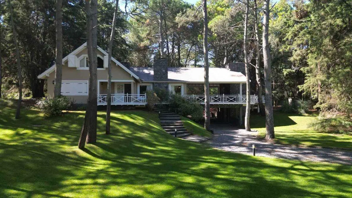 CASA VENTA 6 AMBIENTES CARILO 2
