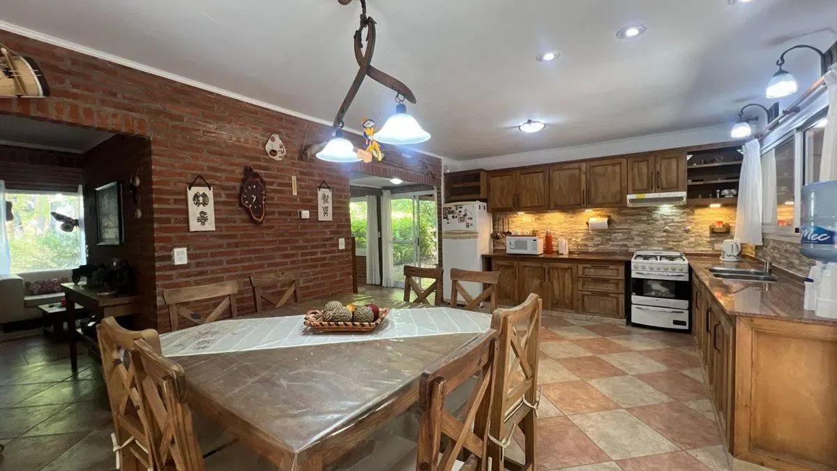 Venta Casa Carilo 4 dormitorios piscina y quincho 3