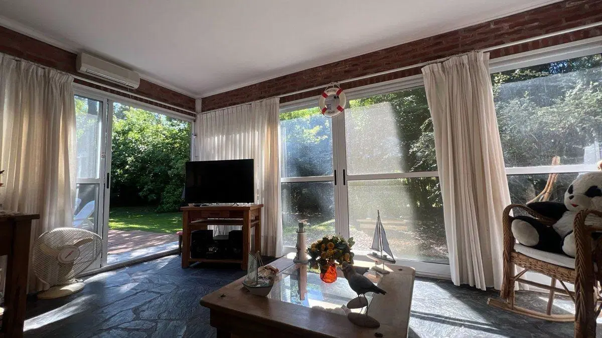 Venta Casa Carilo 4 dormitorios piscina y quincho 2