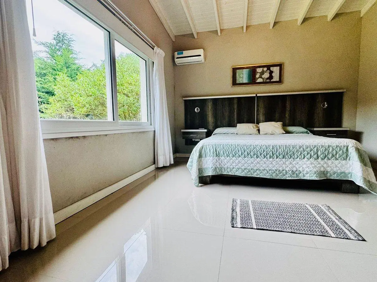 Casa en venta 5 amb pileta Res. l  Costa Esmeralda 2