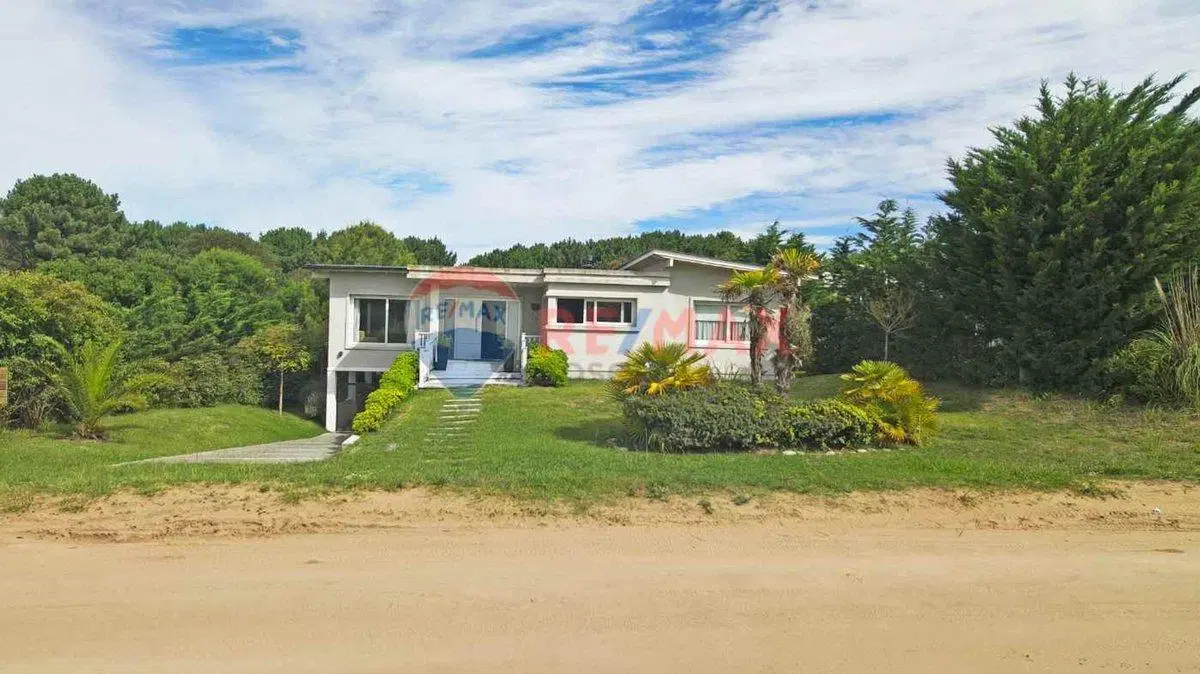 Casa en venta 5 amb pileta Res. l  Costa Esmeralda 3