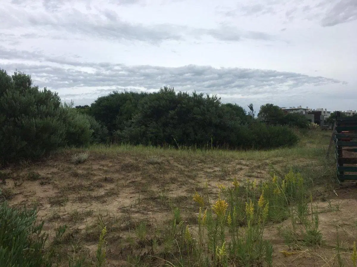 VENTA DE LOTE EN COSTA ESMERALDA- B° GOLF II 3
