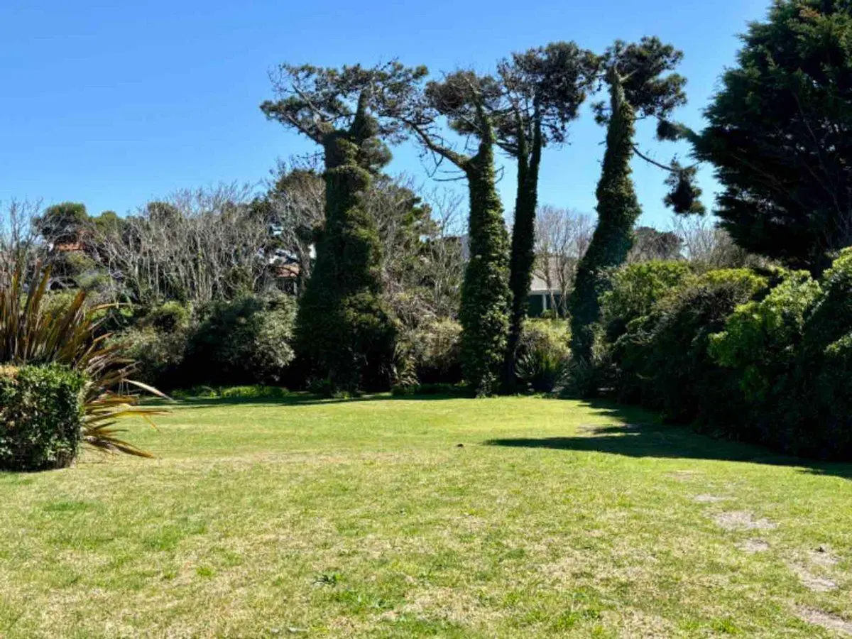 Venta casa y lote contiguo Pinamar cerca del mar 3