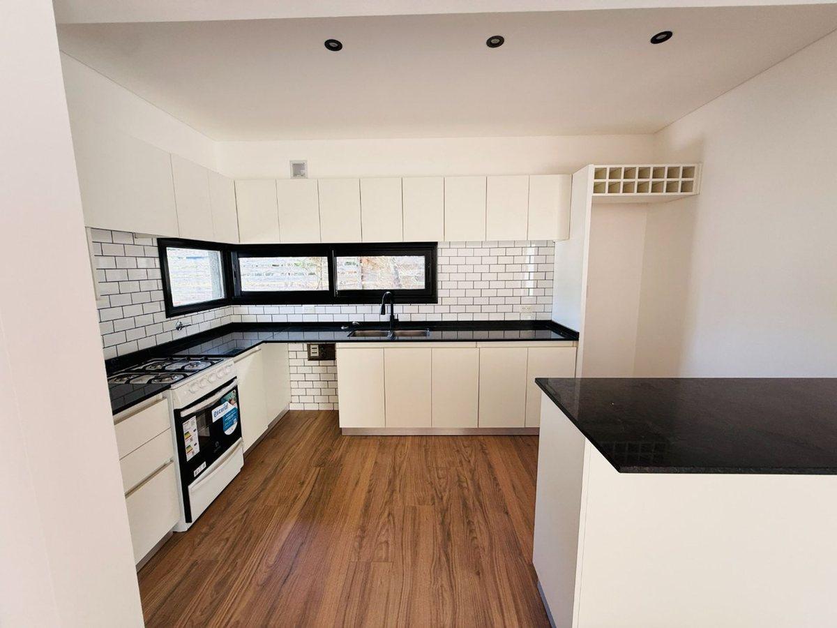 Foto de CASA PINAMAR 5 AMB. A ESTRENAR B° NAYADES, imagen 1