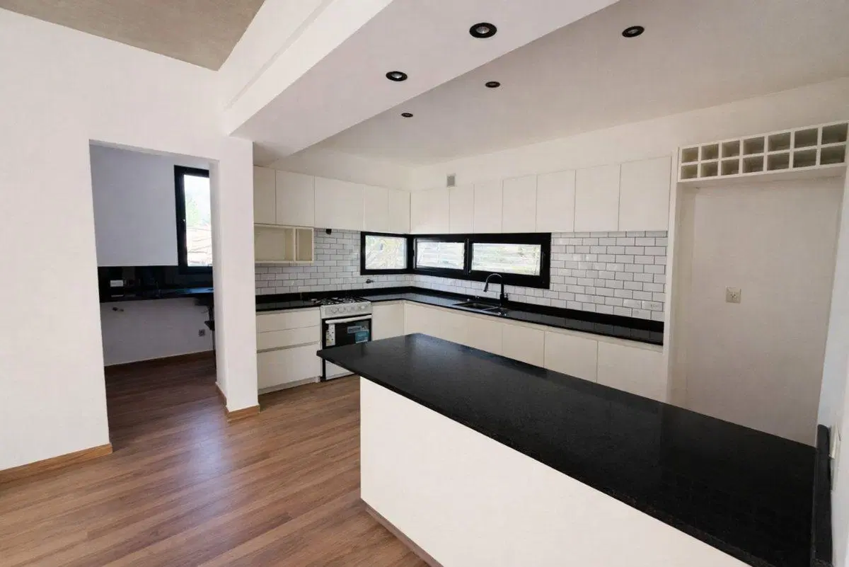 CASA PINAMAR 5 AMB. A ESTRENAR B° NAYADES 4