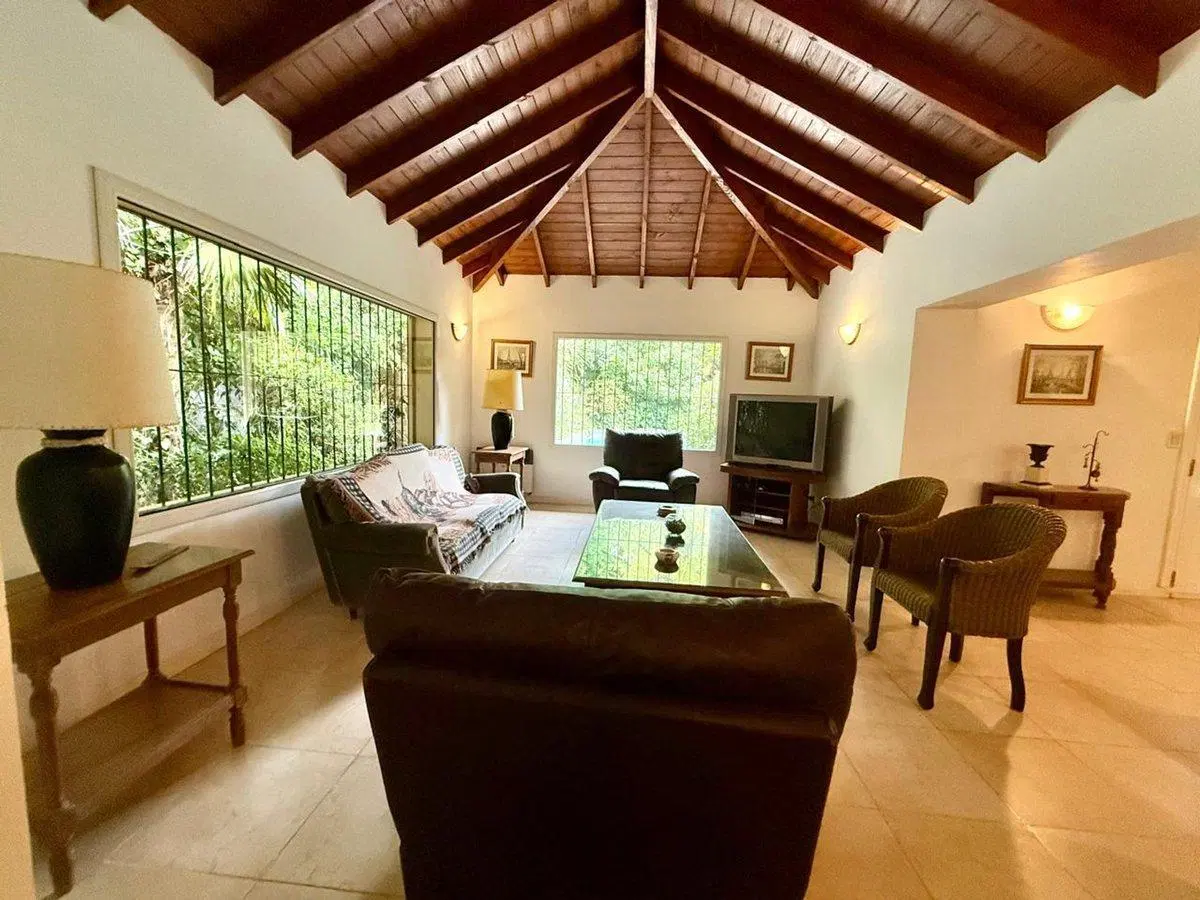 CASA EN VENTA 6 AMBIENTES PINAMAR CON PISCINA 3