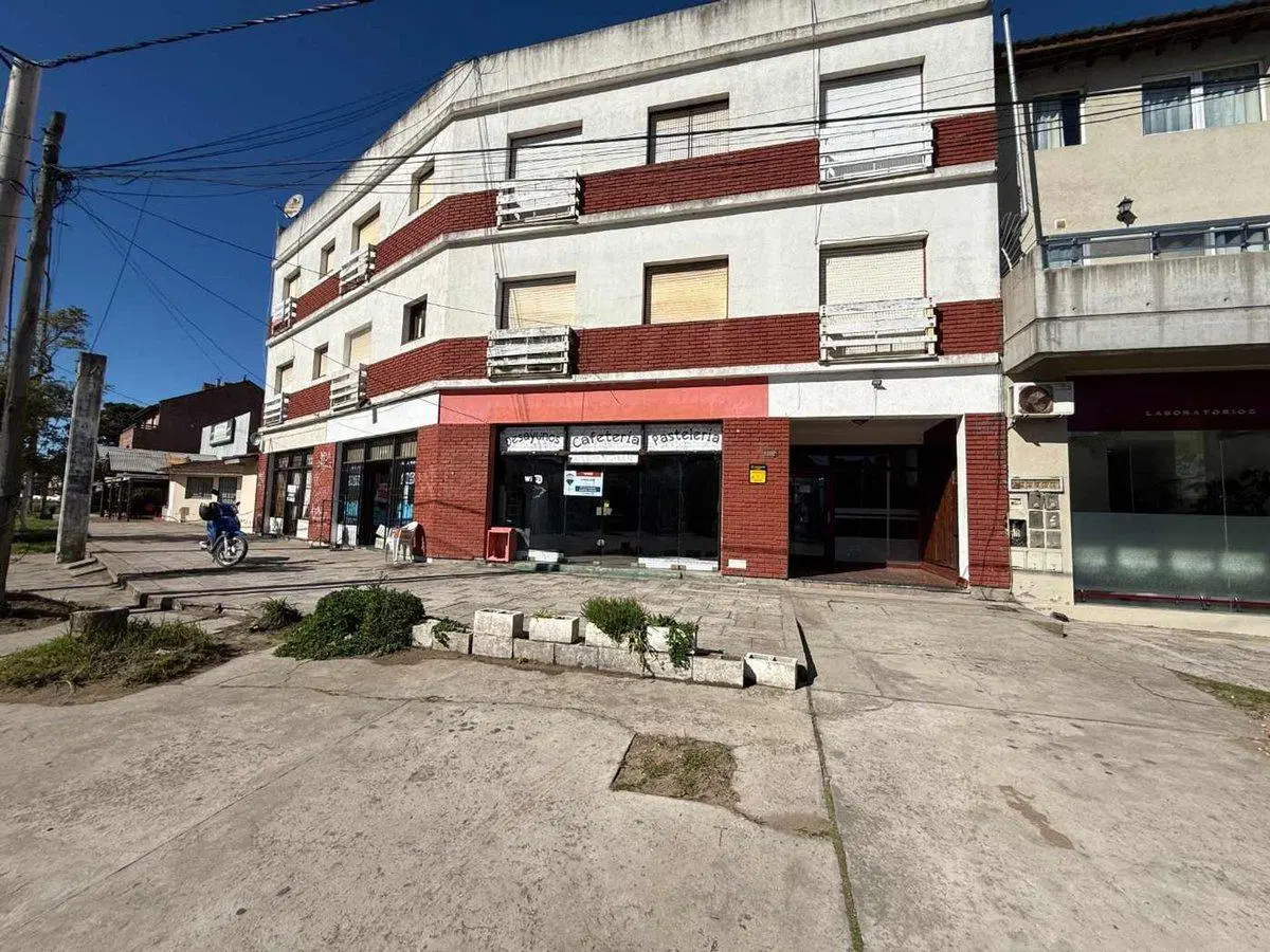 Local apto gastronomia Av 3 y 119 Villa Gesell 4