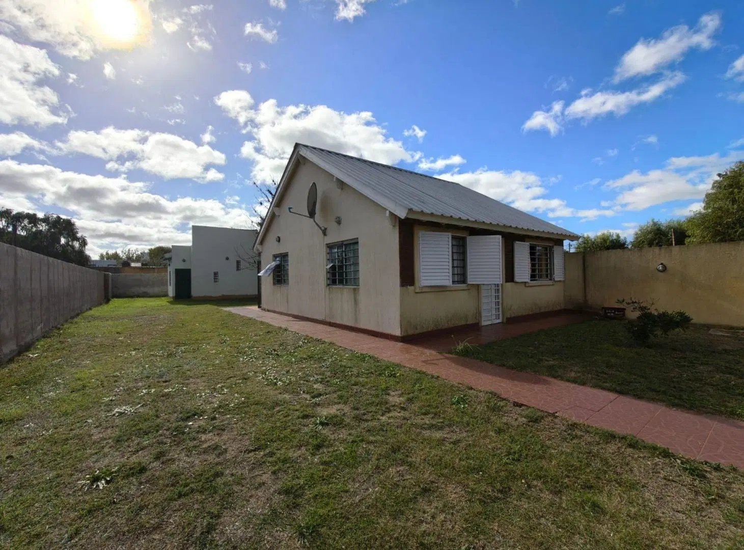 CASA VENTA EN BLOQUE CON DEPARTAMENTO MAR DEL TUYU 2