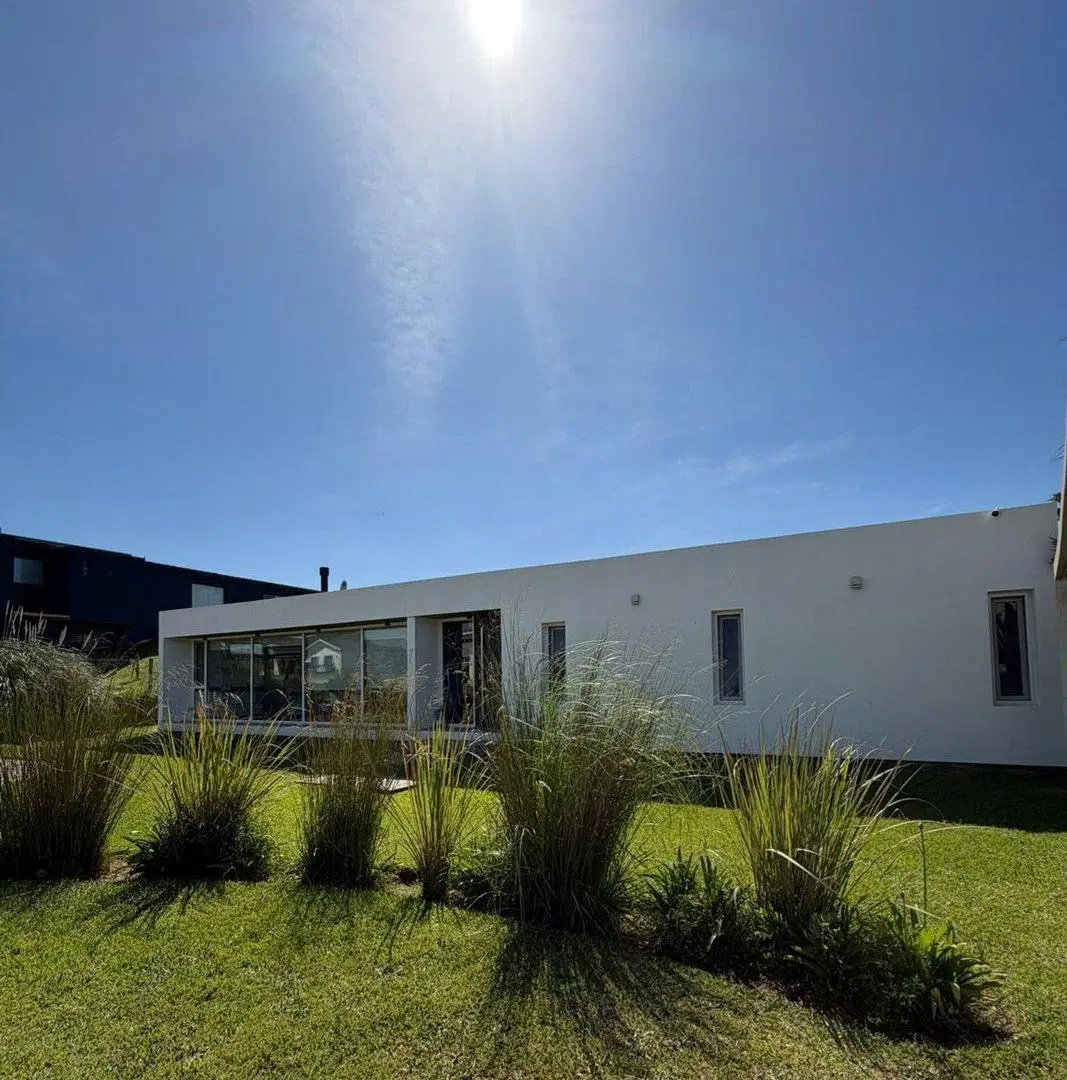 CASA EN VENTA COSTA ESMERALDA SECTOR DEPORTIVO 3