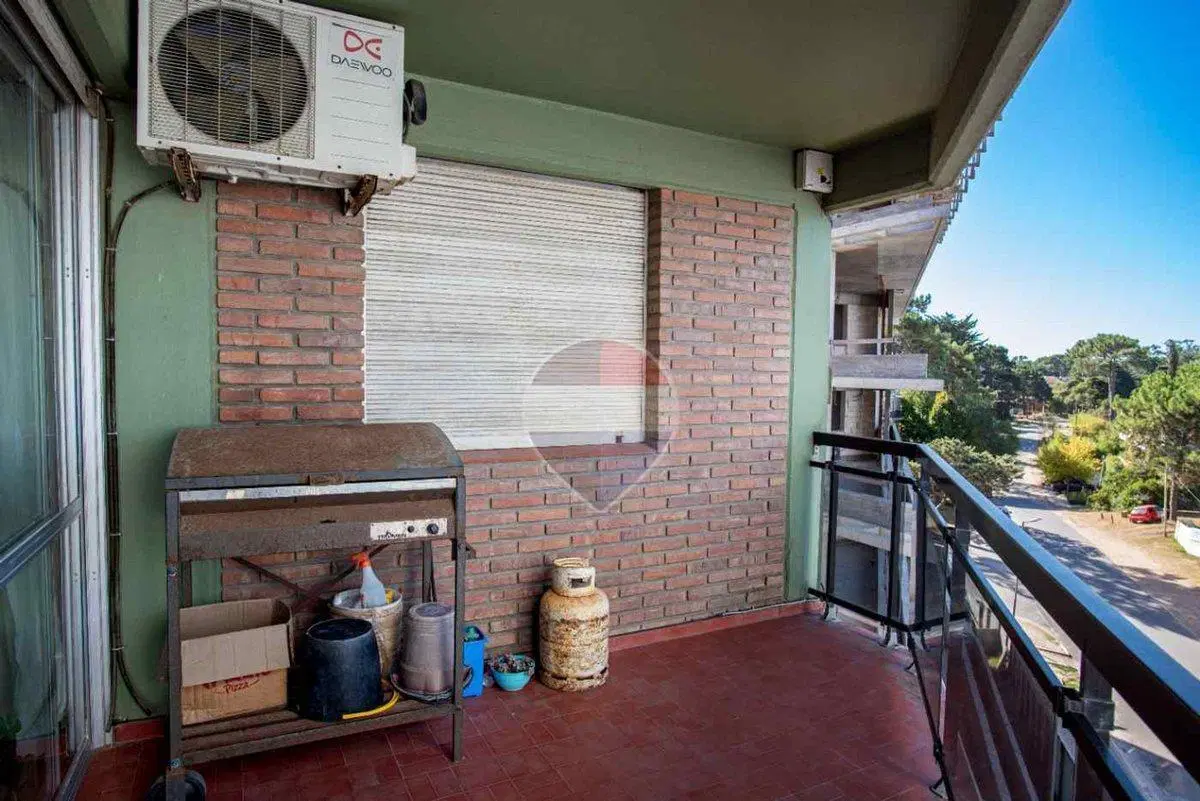DEPARTAMENTO TRES AMBIENTES COCHERA CENTRO PINAMAR 5