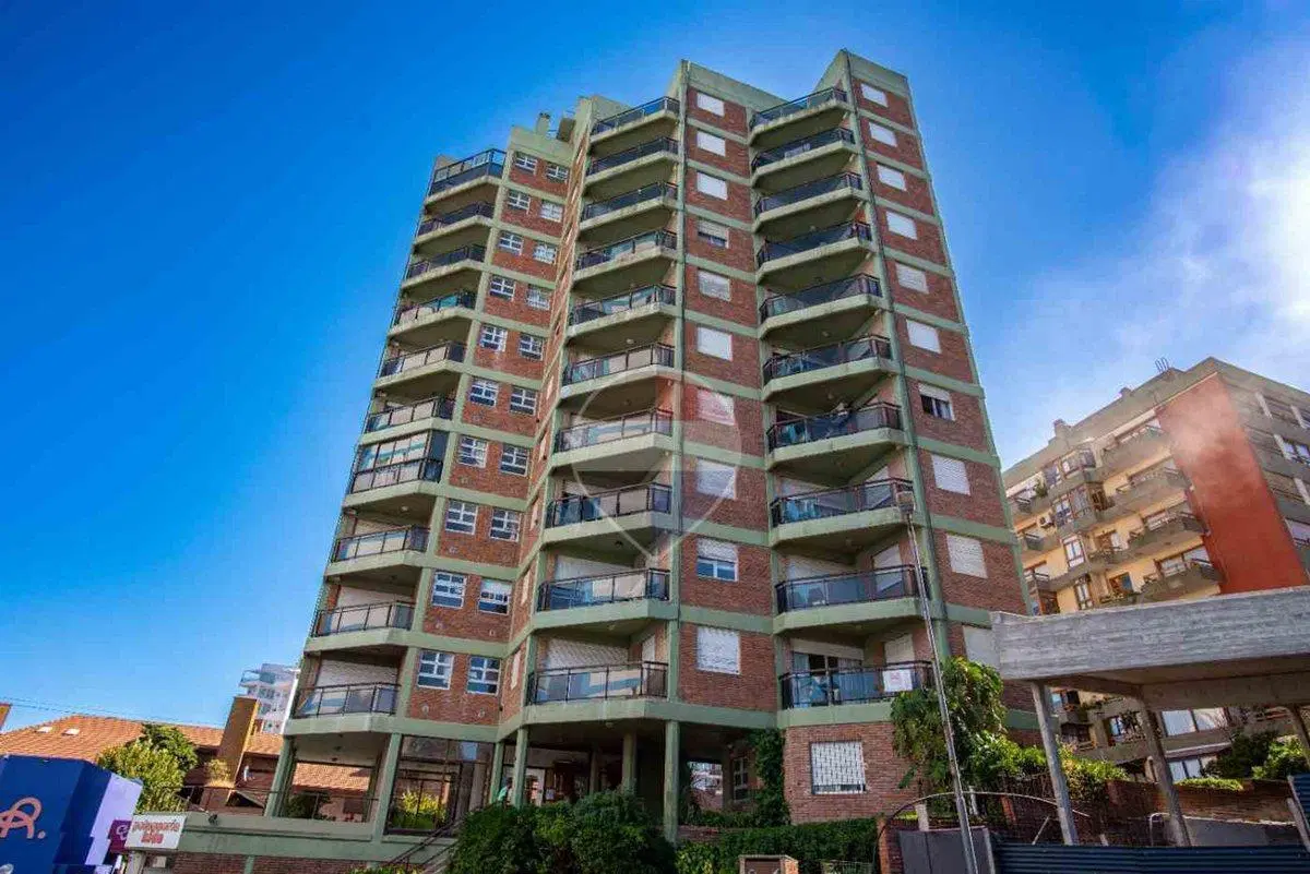 DEPARTAMENTO TRES AMBIENTES COCHERA CENTRO PINAMAR 4