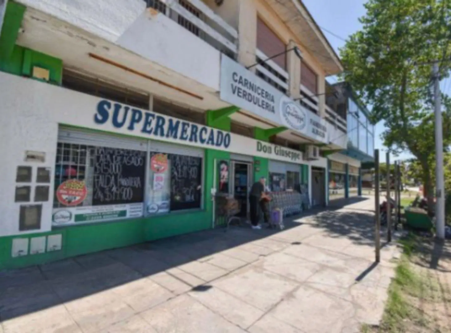 ALQUILER ANUAL LOCAL COMERCIAL VILLA GESELL 5