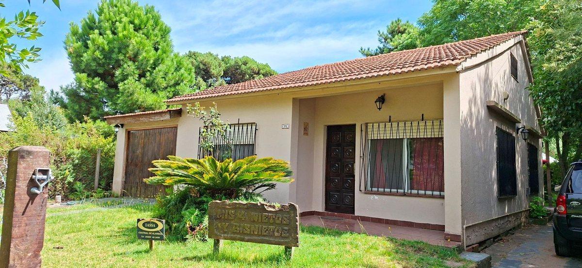Casa a la Venta en Ostende Cochera Gas Natural