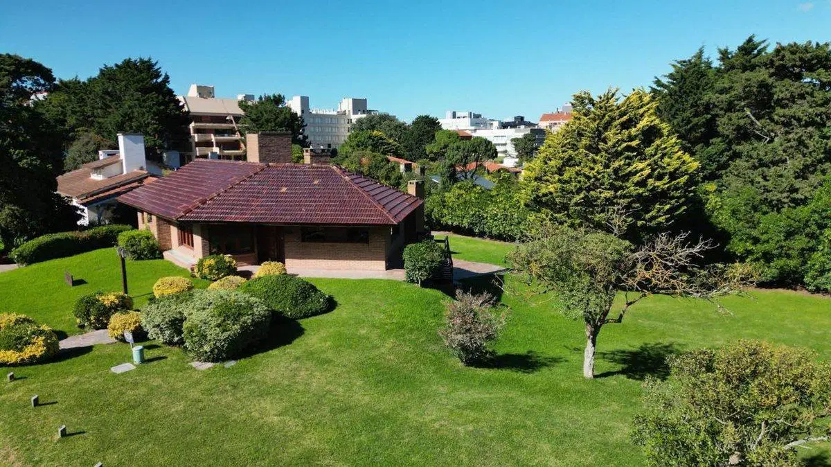 CHALET VENTA PINAMAR A METROS DE LA PLAYA 3
